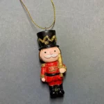 Akasztható kerámia fenyőfa díszek, diótörő 8cm